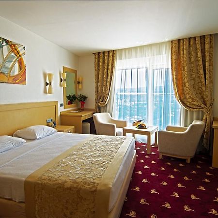 Lamos Resort Hotel & Convention Center Kumkuyu Exteriör bild